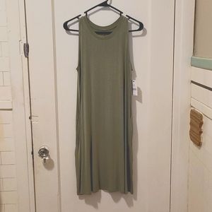 Nice summer dress never wore NWT size medium 8/10